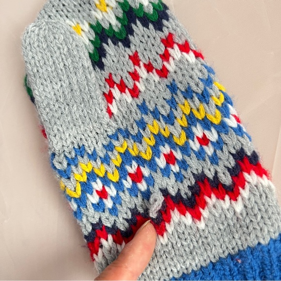 Mini Boden Fair Isle hat and mittens set size L NWT with flaws - Picture 3 of 7